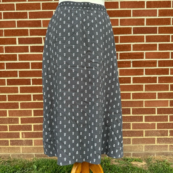 Garnet Hill Crepe Silky Midi Maxi Long Skirt, Small, Gray, Small Floral Pockets - Picture 7 of 13